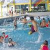 Da war die Welt noch in Ordnung: Im Sommer 2010 konnten die Badegäste noch vergnügt planschen. Nun müssen Schulen und Vereine vorerst bis 2013 warten, bis das Solymar wieder öffnen kann.