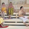 Teures Vergnügen: Der Schein trügt etwas, Grund zum Anstoßen haben diese Besucher der Sauna in der Bad Königshofener Frankentherme eigentlich nicht, soll doch die Mehrwertsteuer um zwölf Punkte von sieben auf 19 Prozent steigen.FOTO: Hanns Friedrich