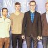 (hg)   Beim Automobilzulieferer Preh darf man sich heuer gleich über fünf Kammersieger freuen. Darunter Sebastian Freund, der mit einem hervorragenden Prüfungsergebnis auch als Bayerns bester Elektroniker für Informations- und Systemtechnik ausgezeichnet wurde. Mit Punktgleichheit wurden Lukas Ment und Lorenz Bach gemeinsam Kammersieger im Ausbildungsberuf Mechatroniker. Komplettiert wird die Runde der Prüfungsbesten durch Claudia Biebrich (Technische Produktdesignerin) und Lukas Kleinhenz (Verfahrensmechaniker für Beschichtungstechnik). Die fünf Kammersieger von Preh gehören zu den 107 Besten von 4461 jungen Menschen aus Mainfranken, die 2014 die IHK-Abschlussprüfung absolviert haben. Darüber hinaus erzielte Sebastian Leirich den zweiten Platz als Verfahrensmechaniker für Kunststoff- und Kautschuktechnik. „Wir sind sehr stolz auf die herausragenden Prüfungsergebnisse unserer ehemaligen Auszubildenden. Dieser Erfolg zeigt die Qualität unserer Ausbildung und ist eine schöne Bestätigung für die Arbeit unserer Ausbilder“, so Karin Lochner, Leiterin des Personalmanagements bei Preh.