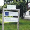Arbeitsplätze im Technologiepark: In das ehemaligen Kommandogebäude sind die beiden Firmen von Markus Blum und Christoph Schlötterer. Jetzt geht es um eine mögliche Ansiedlung ein Zentrallager der Firma Schaeffler in der früheren Kitzinger Kaserne.