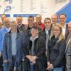 (woh)   Zu einer Betriebsführung begrüßte der Leiter des Werkes Haßfurt der international agierenden Schlemmer-Gruppe, Kai Towae, Vertreter des CSU-Ortsverbandes Haßfurt, heißt es in einer Pressemitteilung. Die Schlemmer-Gruppe beschäftigt am Standort Haßfurt circa 275 Arbeitnehmer und möchte hier noch deutlich wachsen. In Haßfurt produziert Schlemmer auf einer Fläche von 12 000 Quadratmetern zu 60 Prozent für die Autoindustrie und strebt dabei den Wandel vom Komponenten- zum Modulhersteller an. Ziel des Unternehmens mit weltweit über 2000 Mitarbeitern ist eine Umsatzverdoppelung bis 2020. Die CSU-Vertreter sagten ihre Unterstützung in Sachen Expansion zu.