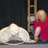 Gastiert mit „Gevatter Tod“ in Karlstadt: Christel Johanna Witte vom Rock-Figurentheater Starzach bei Heidelberg.