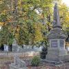 Das Kriegerdenkmal in Knetzgau bleibt wo es ist: Planungen für die Gestaltung sind im Foyer des Rathauses zu sehen.