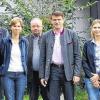 (regi)   Um den Umbau des Gästehauses und die Zukunft von Salem-Höchheim ging es kürzlich in einem Gespräch, an dem (von links) Jürgen Heusinger, Vorsitzender der Grabfeld-Allianz, Bürgermeister Gerold Weiß, stellvertretender Bürgermeister Volker Seifert, Heimleiterin Marianne Bär, Gemeinderat Bernhard Witz, Landtagsabgeordneter Steffen Vogel, die Beauftragte für die Öffentlichkeitsarbeit Myriam Schoppel, Geschäftsführer Gerhard Lipfert, Bezirksrätin Karin Renner und Landrat Thomas Habermann teilnahmen (wir berichteten). Karin Renner, die auch Behindertenbeauftragte ist, nahm sich Zeit, nach der Diskussion mit der Heimleitung und Bürgermeister Weiß einen Rundgang durch die Einrichtung zu unternehmen und war erstaunt über die untypische Mischung von Jugendhilfe (17 Plätze) und Eingliederungshilfe (30 Plätze für behinderte Erwachsene).