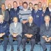 Ehrungen bei der Himmelstadter Wehr: Alle Mitglieder, die über 25 Jahre bei der Freiwilligen Feuerwehr sind (im Bild), wurden von Kommandant Klaus Kneitz geehrt.