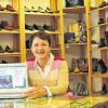 Weltweit zu sehen: Gabriele Schott aus Würzburg präsentiert ihre „Schuhschmiede“ erfolgreich im World Wide Web.