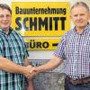 Stabwechsel: Bernd Schmitt (rechts) übergab seine Baufirma an den langjährigen Mitarbeiter Michael Wurm.