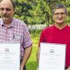 Noch viele Jahre sollen folgen: Seit 25 Jahren sind Stefan Straus und Klaus-Jürgen Schmitt im Unternehmen Novoceric in Mellrichstadt tätig und wurden dafür geehrt.