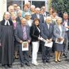 (kri)   Am Sonntag feierten 20 Jubilare das Fest ihrer Goldenen, Diamantenen und Eisernen Konfirmation. Der Tag begann mit einem Festgottesdienst in der Kirche St. Oswald. Pfarrer Thomas Kohl erinnerte in seiner Predigt an den Tag der Konfirmation vor 50, 60 und 70 Jahren. Er rief die Jubilare dazu auf, dankbar zu sein über die gnädige Bewahrung Gottes in ihrem bisherigen Leben. Nach dem Mittagessen wurde am Nachmittag der Verstorbenen der Konfirmationsjahrgänge auf dem Friedhof gedacht. Der Tag klang aus mit einem gemeinsamen Kaffeetrinken. Die Jubilare im Einzelnen: Eiserne Konfirmanden (70 Jahre): Friedrich Sachs und Walter Strohmenger. Diamantene Konfirmanden (60 Jahre): Frohild Heuser, Elisabeth Krüger, Renate Och, Pauline Schemm, Ingrid Schormeyer und Dieter Roth. Goldene Konfirmanden (50 Jahre): Christa Klein, Petra Krause-Kraft, Gerda Leirich, Waltraud Müller, Karin Rob, Luise Wehner, Hans-Joachim Golinski, Rüdiger Grombach, Wolf-Dieter Gutsch, Karl-Heinz Krause, Gerhard Radtke und Helmut Seifert.