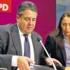 „Engagierter Austausch“: SPD-Chef Sigmar Gabriel und Generalsekretärin Yasmin Fahimi zu Beginn der Parteivorstandssitzung.