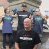 Mit stolzer Brust: T-Shirts mit einem Bekenntnis zur Rhön-Grabfelder Heimat könnten ein Renner werden nach einem umstrittenen Beitrag des Bayerischen Fernsehens über Rhön-Grabfeld.