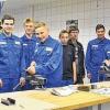 Start ins Berufsleben: Die acht neuen Azubis der Schmitt Gruppe in Bischofsheim sind mit ihrer Berufswahl voll und ganz zufrieden. Das Bild zeigt (von links): Geschäftsführer René Nitsche, Ausbilder Martin Geis, Max Winefeld, Tobias Selig, Johannes Voll, Marcel Fuß, Marvin Hofmann, Simon Voll, Fabian Schubert und Sebastian Bätz sowie Ausbildungsleiter Christoph Sperl und Ausbilder Waldemar Schubert.
