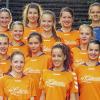 (is)   Verlustpunktfrei marschierte die Jugend 19 der SpVgg Hambach zur Meisterschaft in der Bezirksliga. Damit schaffte die Mannschaft den Durchmarsch, war man in der Vorsaison erst in die Bezirksliga aufgestiegen. Über den Erfolg jubelten hinten (von links) Jasmin Kratzer, Isabelle Schneider, Luise Göbel und Alina Pfaff sowie (zweite Reihe) Ann-Christin Sauer, Julia Oppel, Isabell Rink und (dritte Reihe) Nadine Limpert, Luisa Pfaff, Saskia Wildanger sowie vorne Nina Schneidawind und Tamara Wildanger. Es fehlen Sabrina Eck, Laura Warmuth, Isabell Tröster und Annika Schenk.SPVGG