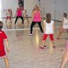 Hip-Hop: Mit Begeisterung tanzen die Ferienspaßkinder mit Katja Möhring ihre erste Performance.