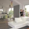 Offenes Wohnen: Der Bereich Küche, Essen Wohnen ist im Haus Rupprecht unterm Dach untergebracht. Von dort öffnet sich auch die große Dachterrasse.