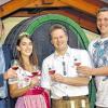 16 Winzer schenken in Weigenheim aus: Bürgermeister Rainer Mayer, Weinprinzessin Annalena Albrecht, Weinbauvereinsvorsitzender Klaus Markert und der Vorsitzende der örtlichen Jungbauernschaft Florian Schmidt freuen sich auf das 30. Weinfest.