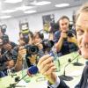 Hat er den Schlüssel zum Erfolg – oder ist er es gar selbst? Dietmar Beiersdorfer, neuer Vorstandsvorsitzender der HSV Fußball AG, arbeitet jedenfalls an einigen Neuverpflichtungen.