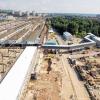 Gigantische Ausmaße: Auf der Großbaustelle für das umstrittene Bauprojekt Stuttgart 21 vor dem Hauptbahnhof in Stuttgart werden am Donnerstag Vorbereitungen für den Aushub des Trogs für den Tiefbahnhof getroffen. Am 5. August soll der Aushub beginnen.