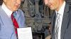 Ausgezeichnet: Alt-Oberbürgermeister Jürgen Weber wird vonOberbürgermeister Christian Schuchardt für 30 Jahre ehrenamtlicheArbeit im Stadtrat geehrt. Bild: Claudia Penning-Lother