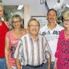 60 Jahre Friseurmeister: Dieses seltene Jubiläum kann Otmar Dorsch aus Gerolzhofen feiern, umringt von Mitarbeiter Thorsten „Lochi“ Lochner, Lissy Dorsch, Salon-Inhaber Holger Dorsch und Innungsobermeisterin Margit Rosentritt (von links).
