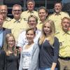 Ausgezeichnete Schülerlotsen: Lisa Schneider, Michaela Bedel, Henrieke Schwab und Rena Schimmer (vorne von links) wurden von Dieter Aufderhaar, Norbert Mohr, Hans Funk (Mitte von links) sowie weiteren Verkehrserziehern geehrt.