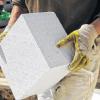 Anpacken und Taschengeld aufbessern: Schwere Arbeiten, wie hier am Bau, sind aber erst für Volljährige erlaubt.