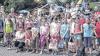 (kefe)   Freude und Begeisterung war bei den 55 Tschernobylkindern und neun Begleitpersonen aus dem Kreis Shitkowitschi laut Mitteilung beim Ausflug zum Märchenpark Sambachshof und zur Frankentherme zu spüren. Jedes Kind suchte sich etliche der vielen Fahrgelegenheiten und Karussells auf dem Märchenpark aus. Auch die Märchendarstellungen, Wasserorgel und das musikalische Figurenspiel der Vogelhochzeit wurde genossen. Die Leiterin der weißrussischen Betreuer bedankte sich beim Abschied beim Juniorchef des Märchenparks, Wolfgang Eschenbach, und erwähnte, dass die Familie Eschenbach jetzt schon Gastgeber aller 23 Kindererholungen war und das immer kostenlos. Nach dem Besuch des Märchenparks gingen die zahlreichen Gäste aus Weißrussland noch in die Frankentherme, wo sie ebenfalls freien Eintritt hatten.