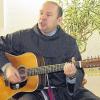 Begeisterter Gitarrist und bald Klosterleiter: Pater Stanislaus ist ab 1. August Guardian des Klosters Kreuzbergs.