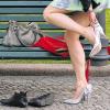 Leopoldina-Seminar: Unsachgemäßes Schuhwerk kann die Füße krank machen. Frauen sind vom Hallus valgus deutlich häufiger betroffen als Männer, weil sie oft enge Schuhe mit hohem Absatz tragen und flexiblere Weichteile haben.