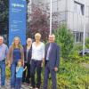 Alle profitieren von der Familienfreundlichkeit des Unternehmens: Personalassistentin Heidi Hau, Mitarbeiter und Vater Dietmar Hennig, Personalabteilungsmitarbeiterin und Mutter Monika Pfeuffer mit Tochter Marlene, MGH-Chefin Gudrun Greger, Vertriebsmitarbeiterin Sabine Reinwand und Personalleiter Martin Thürmer (von links).FOTO: Sabine Meissner