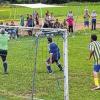 Heimspiel für sich entschieden: Mit 4:2 Toren besiegte die Fußballmannschaft der Klinik Neumühle die der Polizeistation Bad Neustadt.