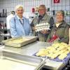 Am ehemaligen Arbeitsplatz: Emma Wolf, Oskar und Gisela Wahler sowie Edeltraut Taut (von links) besuchten die Großküche der Seniorenwohnanlage am Hubland. Einen Großteil deren 50-jähriger Geschichte haben sie mitgeprägt. Beim Fest zum Jubiläum am Wochenende feiern sie mit.