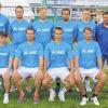 (str)   Reichlich optimistisch blickte Trainer Harald Funsch bei der offiziellen Mannschaftsvorstellung des Fußball-Landesligisten TSV Kleinrinderfeld am Sonntag in die Zukunft. Seine Mannschaft sei im Vergleich zur Vorsaison als Einheit zusammengewachsen und peilte eine Verbesserung des siebten Platzes an. Dabei konnte der Übungsleiter sieben Neuzugänge vorstellen sowie mit Andreas Lannig einen neuen Torwarttrainer. Verlassen haben den Kader der ersten Mannschaft – eine zweite wird der TSV wohl nicht auf die Beine stellen können – hingegen Pascal Rausch (beruflich in den Raum München), Timo Rappl (SpVgg Giebelstadt), Kevin Engert (FC Kirchheim), Christian Dambach (SV Greußenheim) und Alexander Pfeffer (TSV Eisingen). Bei Manfred Leonhart steht aus beruflichen Gründen eine Entscheidung noch aus, weshalb Funsch eventuell in der Verteidigung noch einen Spieler verpflichten möchte. Auf dem Bild sind die Neuzugänge sowie das Trainerteam zu sehen (stehend von links): Co-Trainer Ralf Scherbaum, Philipp Günder (Würzburger FV), Mario Christ, Philipp Christ (beide FC Blau-Weiß Leinach), Tobias Rosenberger (Würzburger FV, Winterpause), Patrick Gutknecht (ASV Rimpar), Trainer Harald Funsch, Torwart-Trainer Andreas Lannig (NLZ Würzburger FV) sowie (sitzend von links) Artem Magel (FSV Holzkirchhausen/Neubrunn), Marco Reidelbach (SG Margetshöchheim, Winterpause), Marcel Böhm (Würzburger FV U 19) und Martin Felsing (SC Schollbrunn).