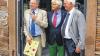 Drei Brüder bitten herein: Rainer, Walter und Bernhard Kurtz (von links).