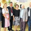 Ein lebendiges Stück Tradition: Über den 110. Geburtstag des Obst- und Gartenbauvereins Stadtlauringen freuen sich von links: Bürgermeister Friedel Heckenlauer, Staatssekretär Gerhard Eck, die beiden Vorsitzenden Lisa Majewski und Frank Bauer, Christine Bender, Ehrenvorsitzender Felix Husslein, Kreisgeschäftsführer Dieter Lewetz und Landrat Florian Töpper.