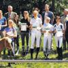 (lies)   Aufgrund der Nachfrage hat die Reitschule Gold in den Pfingstferien erneut einen Lehrgang mit abschließenden Prüfungen für diverse Reitabzeichen angeboten. Wilhelm Lederer und Ernst Karl Langer waren die Prüfer, teilt die Schule mit. Das Reitabzeichen 4 erhielten: Nadine Kunusch, Laura Sauer, Julia Fischer und Leonie Lieb. Basispass: Gina Peter, Alina Peter, Theresa Vogtmann, Nicole Theuerzeit und Milena Winter. Longierabzeichen Klasse 5: Silke Schmitt und Laura Senger.