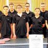 (bam)   Die zweite Tischtennis-Jugendmannschaft des VfL Niederwerrn wurde Meister in der 3. Kreisliga West. Sie holte 18:2 Punkte und stieg in die 2. Kreisliga auf. Von links: Trainer und Betreuer Jürgen Wolfgramm, Rene Kraus, Eric Müller, Tim Ennulat, Tim Langner, Julian Bauer, Alexander Stöhr und Marco Aceves.