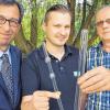 Die Glasherstellung geht weiter: Die Firma Hilgenberg eröffnete auf dem Gelände der Löwinger GmbH in Münnerstadt ein drittes Werk. Im Bild (von links) Rechtsanwalt Ralph Hocke, Geschäftsführer Ingo Hilgenberg und der neue Betriebsleiter in Münnerstadt, Bernd Grimm.