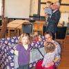 Die gute Stube der Gemeinde Frankenwinheim, den Scherenbergsaal, teilen sich derzeit Gemeinderat und Kindergarten. Bürgermeister Robert Finster und Kindergartenleiterin Elke Krämer freuen sich bereits auf die Eröffnung des Kindergartens im Herbst dieses Jahres.