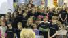 Biografie in Tönen: Insgesamt rund 70 Schülerinnen und Schüler der Leonhard-Frank-Schule intonierten ihr Lied über den Autor.
