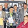 Treue Mitglieder: (von links) Egon Eck, Stefan Rottmann, Paul Endres, Werner Söllner, Hannelore Raubacher, Vorsitzende Monika Schneider, Lothar und Isolde Hümpfer, stellvertretender Kreisvorsitzender Karl-Heinz Fleischer, (vorne) Ehrenvorsitzende Berta Wagenhäuser.Foto: Rita Steger Frühwacht