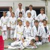 Unser Bild zeigt (hinten, von links) Johanne Kaufmann, Trainer Uwe Heinkel, Andreas Stöhling und Lisa-Marie Wagner; (mittlere Reihe, von links) Sandra Hesselbach, Michelle Oertel, Laura Markert, Jeanie Wedel sowie (knieend, von links) Leonie Reindl, Jonas Büttner, Louis Röder und Lukas Hirsch mit (liegend) Noel  Fantana und Rainer Sterker.