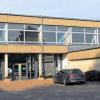 Momentan ein Leerstand: Die Schule in Rauhenebrach ist zurzeit verlassen, weil asbesthaltige Zementplatten in den Klassenzimmern entdeckt wurden. Die fünf Klassen sind an drei andere Standorte in Untersteinbach ausgelagert.
