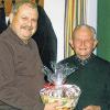 Verdienstvolle Jagdgenossen: Oswald Kram (links) war 28 Jahre lang Vorsitzender der Jagdgenossenschaft Altmannsdorf-Hundelshausen, Günter Fischer (rechts) gar über 40 Jahre deren Schriftführer.