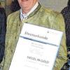 Ausgezeichnet: Das Siegel der Handwerkskammer Unterfranken in Gold erhielt der Mottener Schreinermeister Werner Paltian.  Handwerkskammer