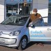 Bald elektrisch unterwegs: Hellmut Winkler, mit 93 Jahren noch Berichterstatter für die Main-Post in Kreuzwertheim, bestellte jetzt einen Elektro-Wagen in Kreuzwertheim bei der Firma Spindler.