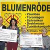 (kefe)   Blumenröder Zaunbau spendet auch in diesem Jahr wieder den Erlös der Einnahmen vom eigenen Stand am Knetzgauer Weihnachtsmarkt. Laut Mitteilung wurde der Erlös von Familie Blumenröder auf 1000 Euro aufgerundet. In diesem Jahr dürfen sich der Förderverein der Dreibergschule Knetzgau sowie auch das Kinderhospiz „Sternenzelt“ Mainfranken in Marktheidenfeld über die Spende von je 500 Euro freuen. Unser Bild zeigt (von links) Inhaber Alexander Blumenröder, Anja Keller, Vorsitzende vom Förderverein der Dreibergschule in Knetzgau und die beiden Standhelfer Luca und Bennett Blumenröder. Aus zeitlichen Gründen konnte vom Kinderhospiz „Sternenzelt“ niemand persönlich vorbei kommen. Das Kinderhospiz betreut Familien mit erkrankten Kindern, Jugendlichen und jungen Erwachsenen. Der gemeinnützige Verein wird von ehrenamtlichen speziell ausgebildeten Familienbegleitern geführt, deshalb „möchten wir ihre Arbeit unterstützen“, so Blumenröder.