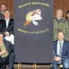 Ehrungen bei den Sportanglern: Herbert Schmidt (hinten von links), Anglerkönig Rudi Hartung, Werner Rost, Nikolaus Schneider, Adolf Müller und Emil Ullrich wurden beim Sportanglerverein Kitzingen ausgezeichnet. Vorsitzender Peter Steinmüller (vorne von links) freut sich mit Kai Tusak und Markus Högner und den treuen und aktiven Mitgliedern.