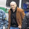 Putin-Kritiker Michail Chodorkowski: Der Kreml-Chef hat den früheren Öl-Milliardär (Mitte) nach zehn Jahren Haft begnadigt. Das Archivfoto zeigt ihn 2009 bei der Einlieferung in ein Gefängnis.