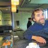 Neue Wirte, neues Konzept: Dominik Straub an der Bar der „Zufriedenheit“ im Kulturspeicher am Alten Hafen.